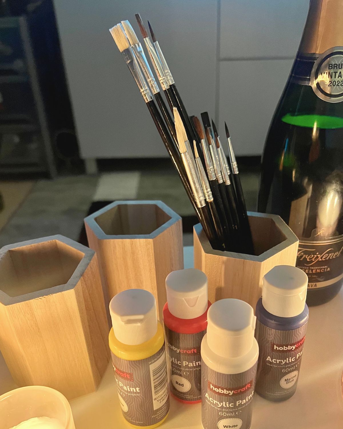 wooden pen pot supplies